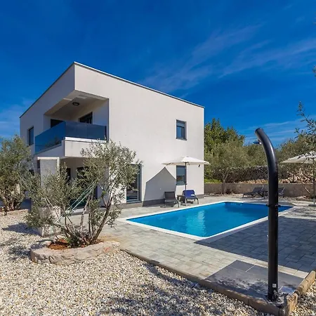 Villa Lio With Private Pool Linardići