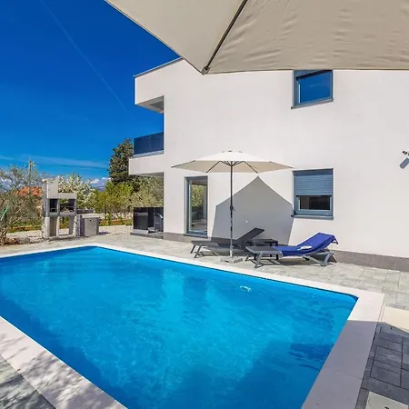 Villa Lio With Private Pool
